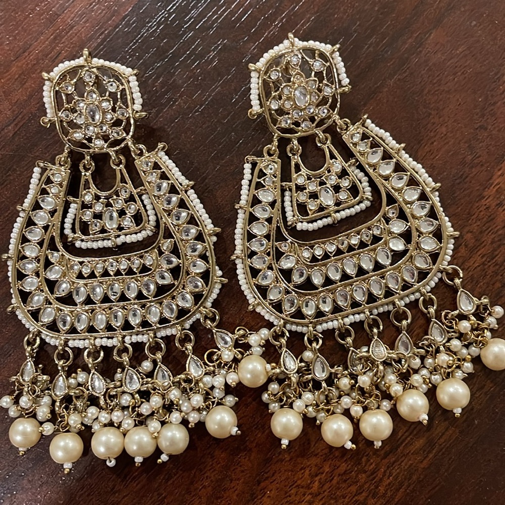 Earrings - Picture 2 of 3